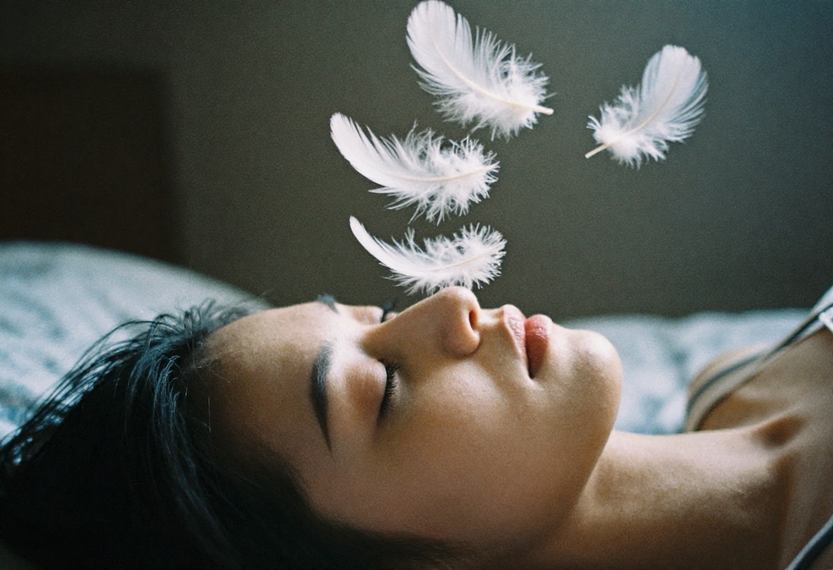 Rüyada Tüy Görmek: Hafiflik mi, Ruhsal Mesaj mı?