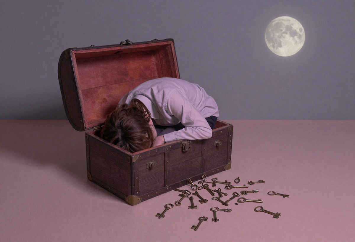 Rüyada Bir Şeyi Saklamak: Korku mu, Koruma İçgüdüsü mü?